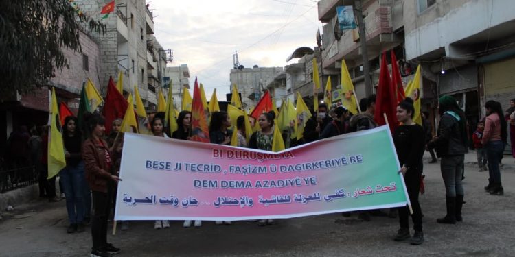 Heleb’de gençler öncülüğünde halk alanlara aktı