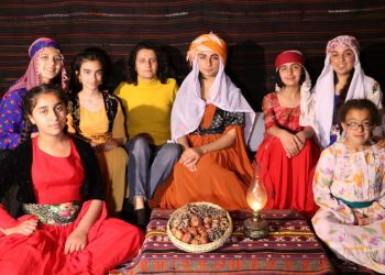 İlk kadın tiyatro grubu: Masallar halkların tarihinden süzülüyor