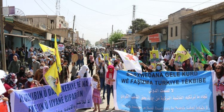 Gençlik öncülüğünde işgal saldırıları birçok yerde protesto edildi