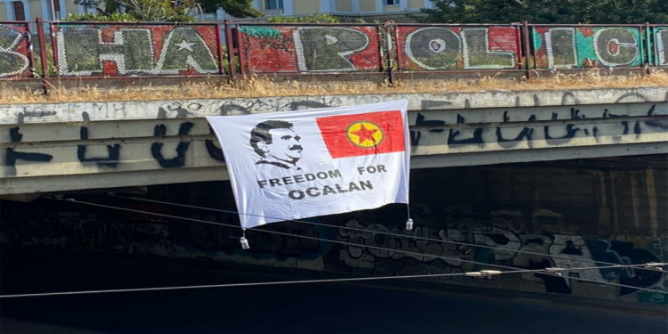 Yunanistan’da gençlik tecrite karşı eyleme geçti