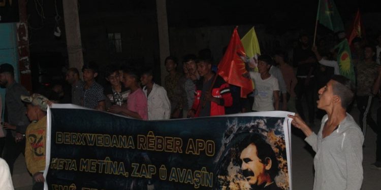 Gençlik “Bi ciwanên bûne baz, ber bi serkeftina Zagrosan ve” sloganıyla yürüdü