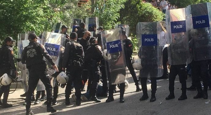 Ankara’da gözaltında tutulan 13 kişi açlık grevine başladı