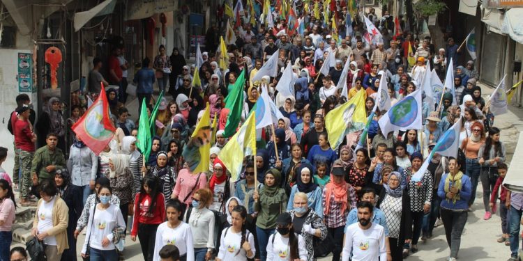 Şêx Meqsûd halkı, ‘Bijî Berxwedana Gerîla’ sloganları ile yürüdü