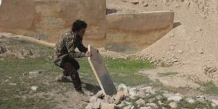 İşgalci TC’nin fiziki ve kültürel soykırımı bitmiyor – Efrin’de tahrip ettikleri mezar taşlarını çalıp satıyor