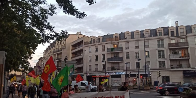 Paris’te gençlerden “İNTİKAM” yürüyüşleri