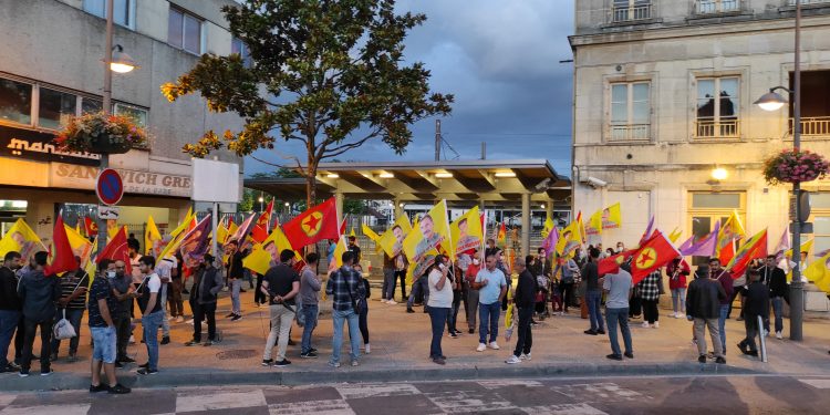Paris’te gençlerden “İNTİKAM” yürüyüşleri