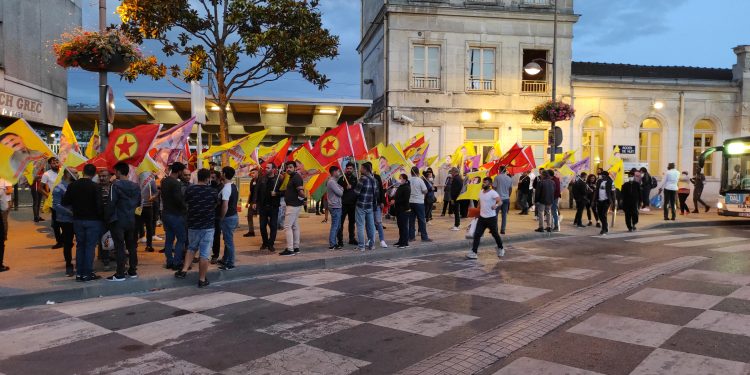 Paris’te gençlerden “İNTİKAM” yürüyüşleri