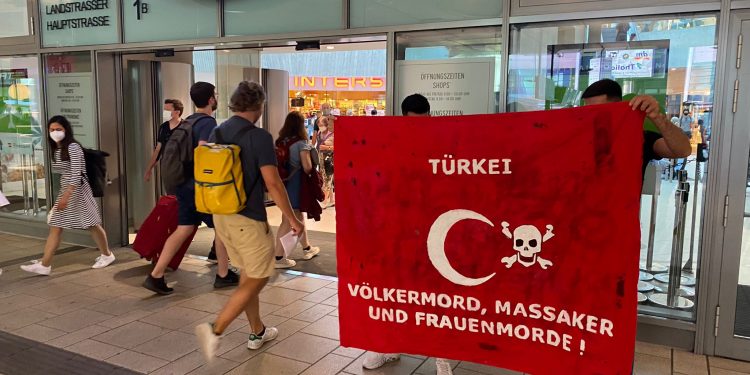 Viyana’da gençler faşist TC’yi teşhir etti