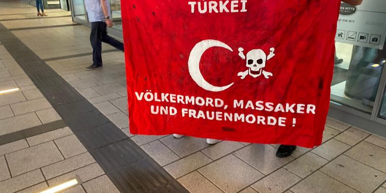 Viyana’da gençler faşist TC’yi teşhir etti