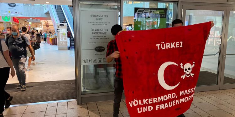 Viyana’da gençler faşist TC’yi teşhir etti