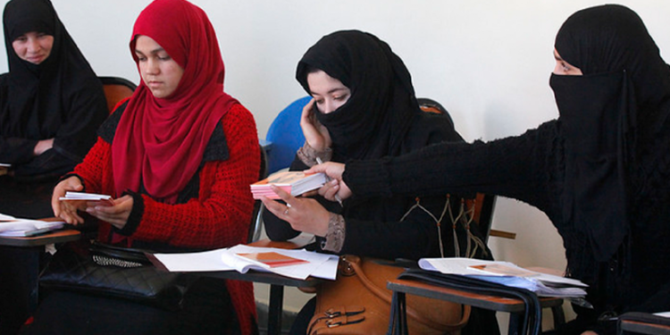 Taliban kadınları üniversiteden tamamen uzaklaştırdı