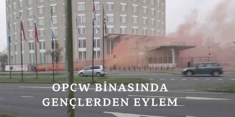 OPCW binasında gençlerden eylem
