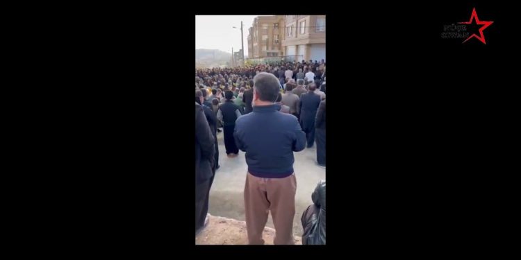 Rojhilat halkı Haydar Kurbani’nin idamına karşı alanlara çıktı: ‘Şehîd Namirin’