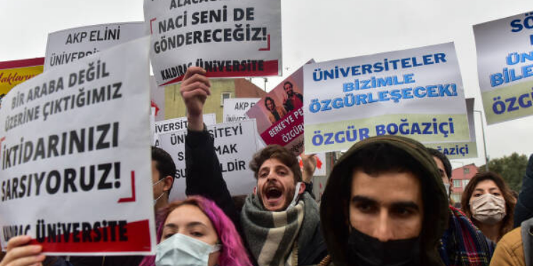 Boğaziçi öğrencileri: Biz korkmuyoruz, çünkü cesaretimizi mücadelemizin haklılığından alıyoruz