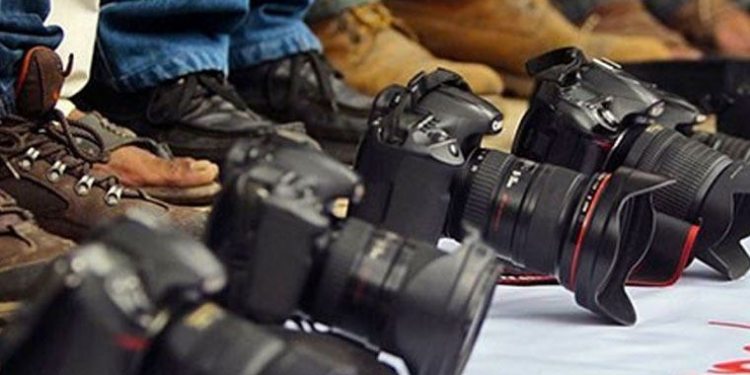 Onuruyla ayakta kalmayı başaran tüm gazetecilerle dayanışmayı büyütelim