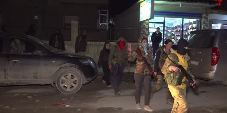 Ciwanên Şoreşger ve Yekitiya Jinên Ciwan Hesekê’de güvenliği sağlıyor