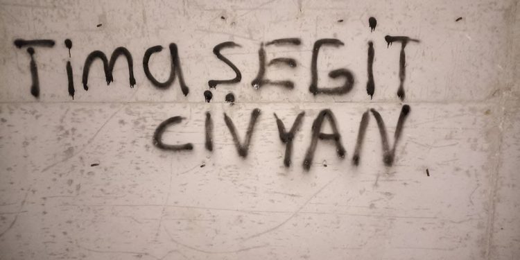 Wan’da yazılama ve baskı çalışması – Dem dema Azadiya Rêber Apo ye