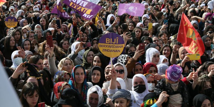 Besra Roj: Örgütlü her kadın yenilmez kadındır