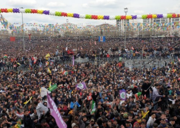 Amed halkı Newroz’da bir kez daha direniş mesajı verdi