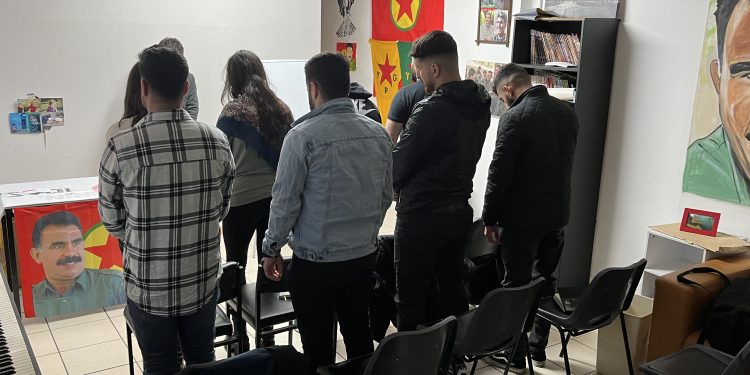 Londra gençliği: “Örgütlenmek için doğru bilinçlenmek gerek, doğru bilinçlenme için ise Önder APO’dan öğrenmeyi esas alıyoruz”