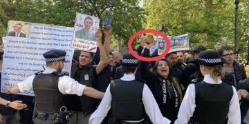 YENİLENDİ – SON DAKİKA – Londra’ da kürt gençlerinden işgale öfke