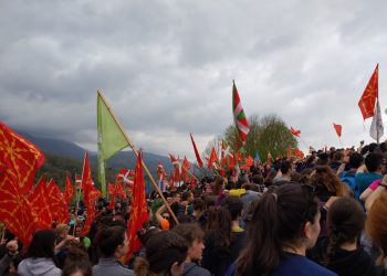 Kürt enternasyonalist heyeti Bask gençlik festivalinde