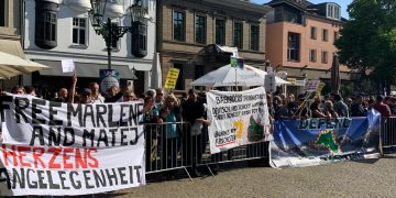 YENİLENDİ – TC faşizminin destekcisi Alman Diş İşleri Bakanına yumurtalı protesto