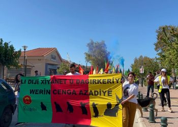 Yunanistan’da gençlerin uzun yürüyüşü başladı