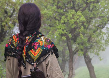 Yoldaş acısı sevda kokar