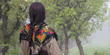 Yoldaş acısı sevda kokar