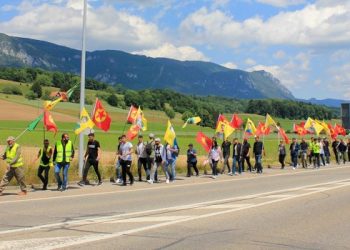 Alman silahlarıyla katlediliyorlar