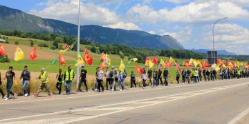 Alman silahlarıyla katlediliyorlar