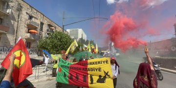 YENİLENDİ – Yunanistan’da uzun yürüyüş tamamlandı: Kürtlerin dostu dağlardır