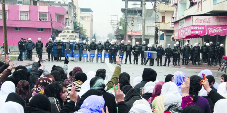 Üniformalı şiddet ağını çökertmek!