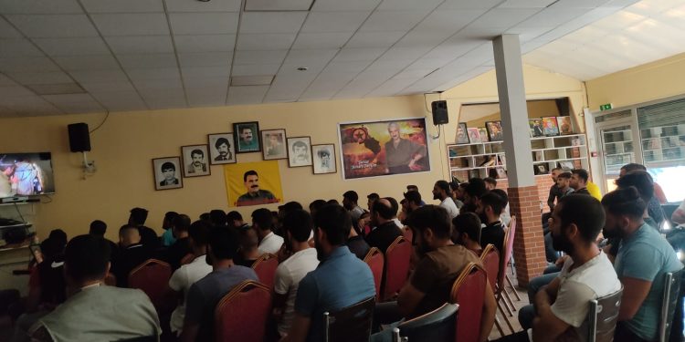 Tevgera Ciwanên Şoreşger (TCŞ) aktivistleri Drancy’de gençlik toplantısı gerçekleştirdi