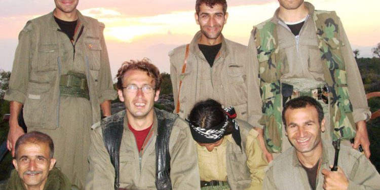 Biliyor musun, ben gülmeyi dağlarda öğrendim…