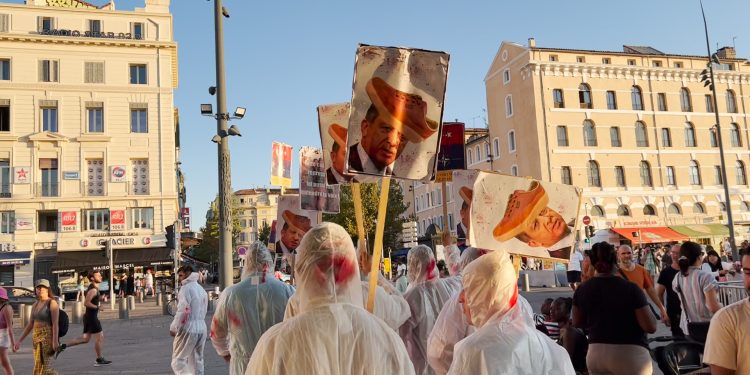 TCŞ’den Marsilya’da kimyasal silaha karşı eylem