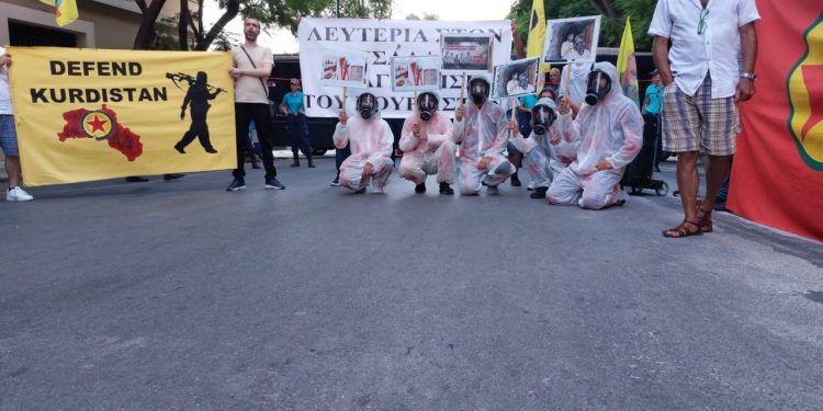 Kimyasal silah kullanımına karşı gençler öncülüğünde yürüyüş