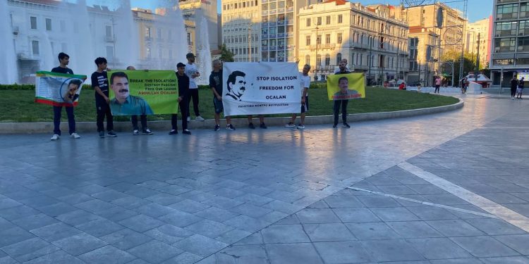 Atina gençliğinden Önder APO’ya Özgürlük eylemi