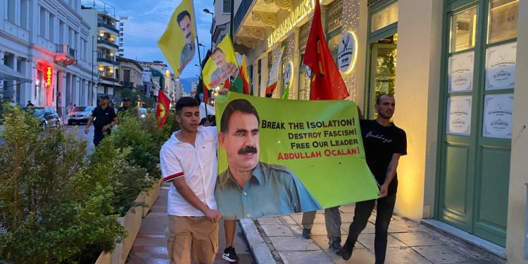 Atina gençliğinden Önder Apo’ya özgürlük yürüyüşü