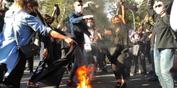 Rojhilat ve İran gençliği rejime karşı korkusuzca direniyor