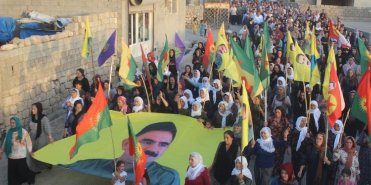 Maxmur halkı Nagihan Akarsel’in katledilmesine karşı protesto eylemi gerçekleştirdi