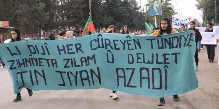 Yekîtiya Jinên Ciwan’dan 25 Kasım dolayısıyla eylem