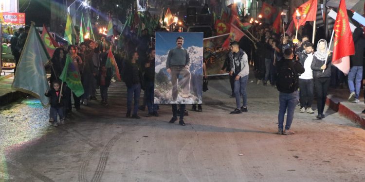 Halep’te gençler ve genç kadınlar yürüdü