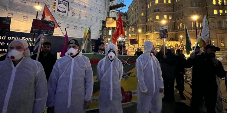 Londra’da gençler BBC binası önünde eylem gerçekleştirdi, polis saldırdı