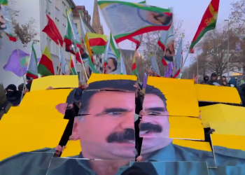 Hannover sokakları gençlerin “Bijî Serok APO” sloganlarıyla inledi