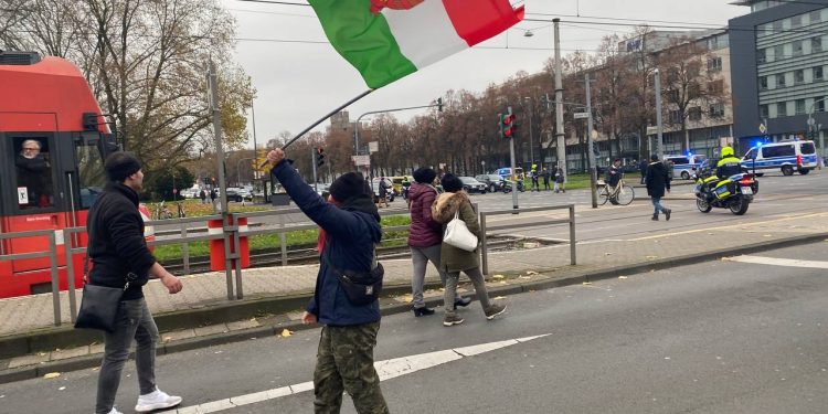 Köln’de JXK öncülüğünde yürüyüş gerçekleştirildi