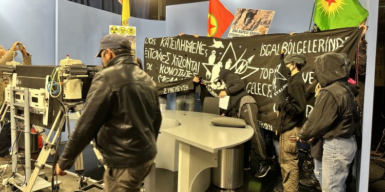 Yunanistan TCŞ’den haber kanalına etkili işgal eylemi