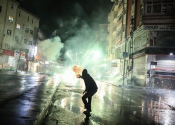 Kürt gençliği ulusal onur kavgasına gönüllüce katılıyorlar