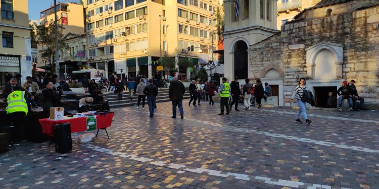 Atina’da Heyva Sor kampanyasına destek devam ediyor 